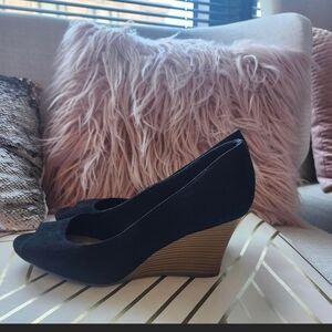 Elegant Black Suede Wedge Heels Dexflex Comfort